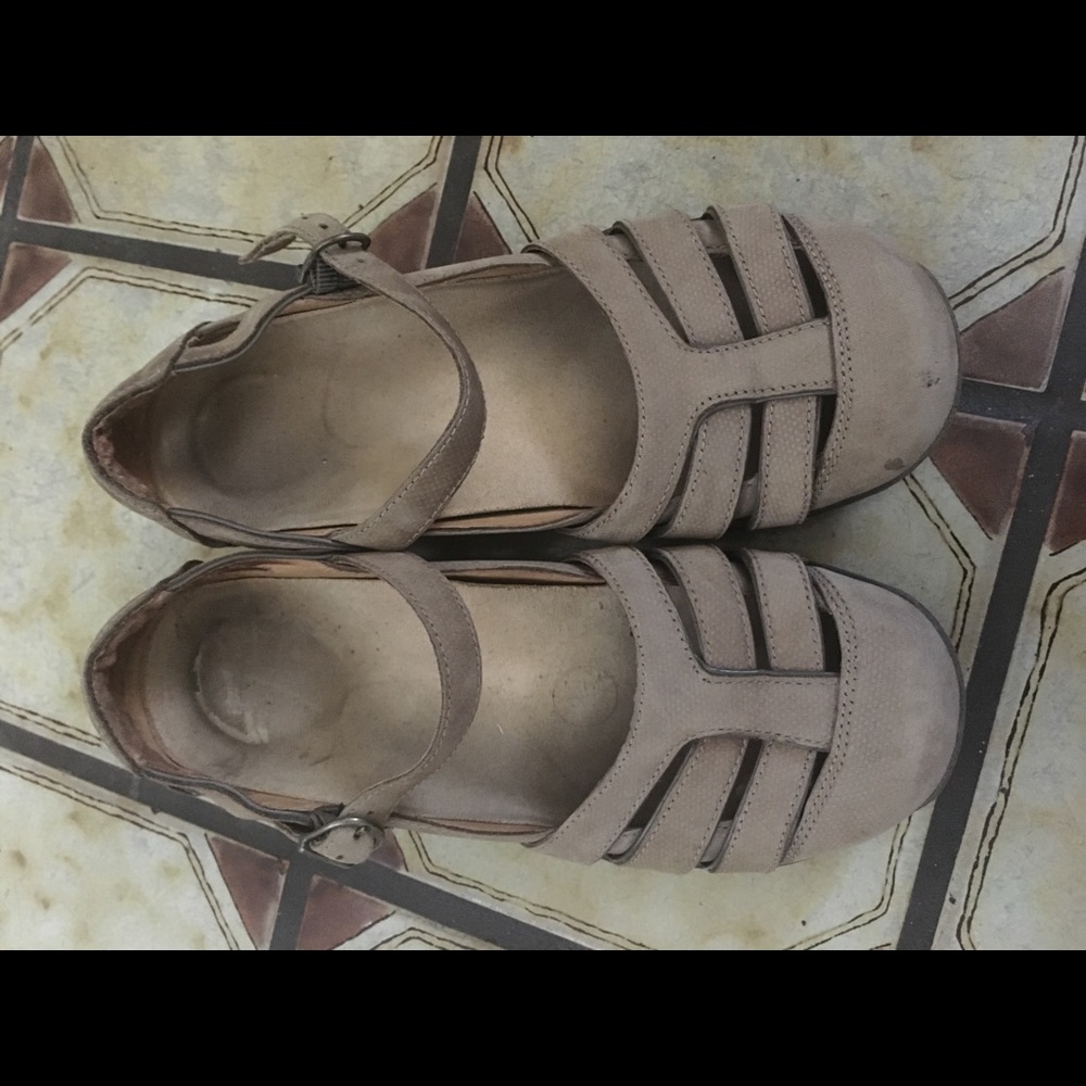 Dansko closed toe sandals